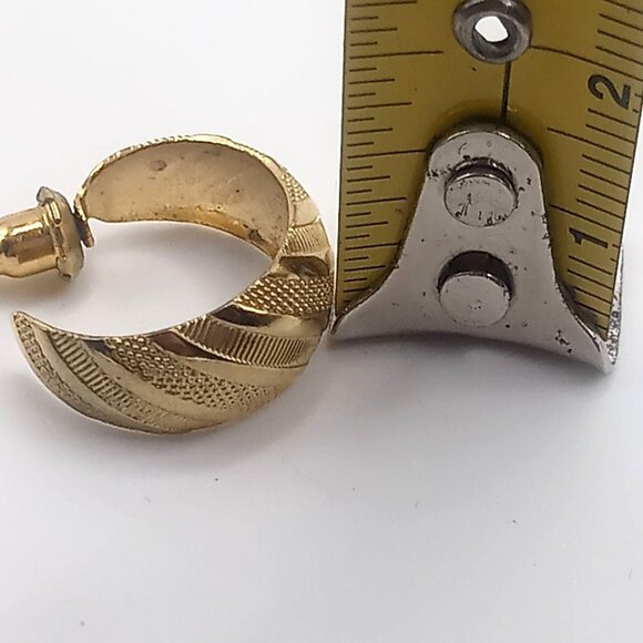 Vintage Gold Tone Textured Design Hoop Earrings Secure Screw Back Closure 0.75" - Picture 8 of 8